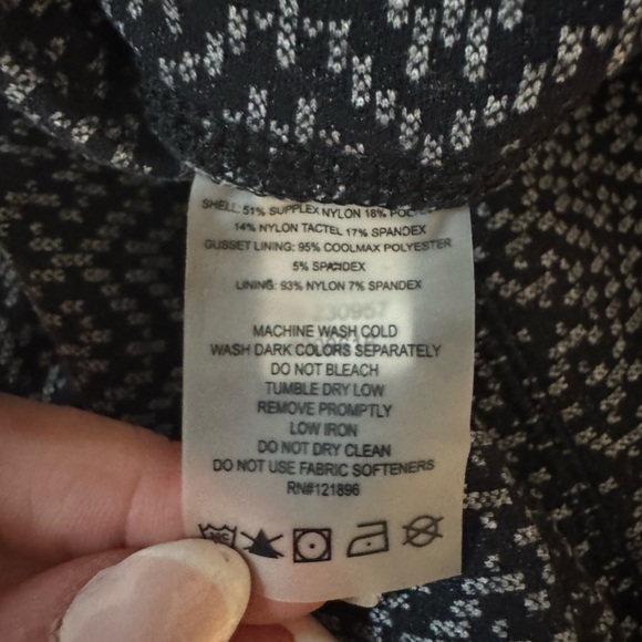 Title Nine Daily Decathlon Running Leggings Black/Gray Size M - Picture 12 of 12